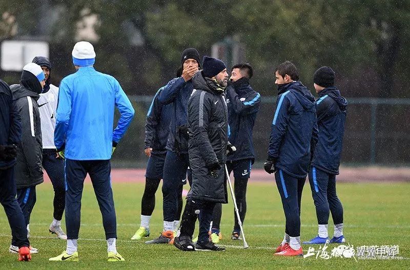 爱游戏体育-今晚上海申花备战足总杯，更衣室发声细节曝光，引发热议，训练强度明显提升的简单介绍
